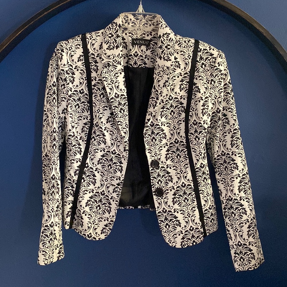 Venus Black and White Jacket